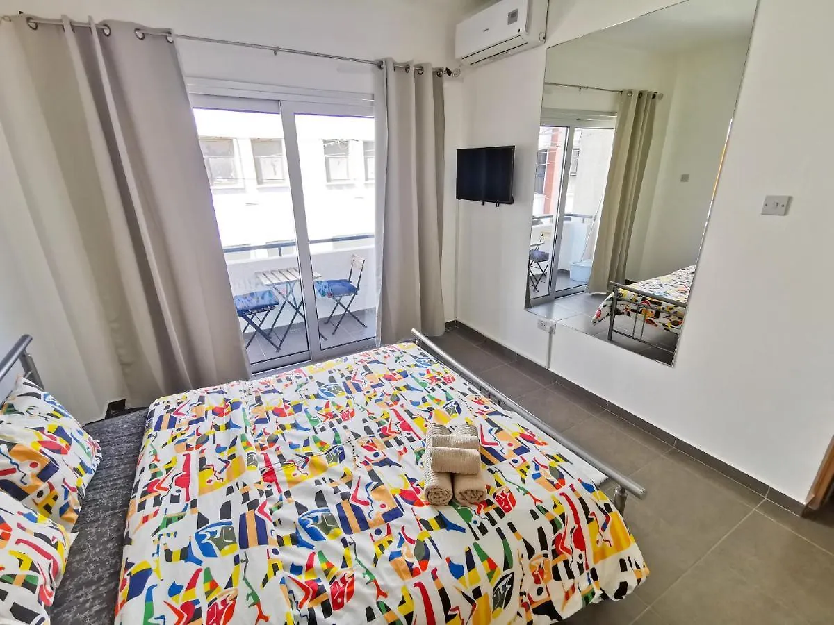 Beachy Keen City Apartment Larnaca Cipro